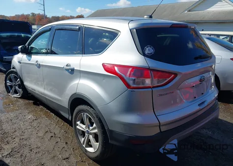 2015 Ford Escape Se z USA, uszkodzony, nr VIN 1FMCU0G7XFUB16811
